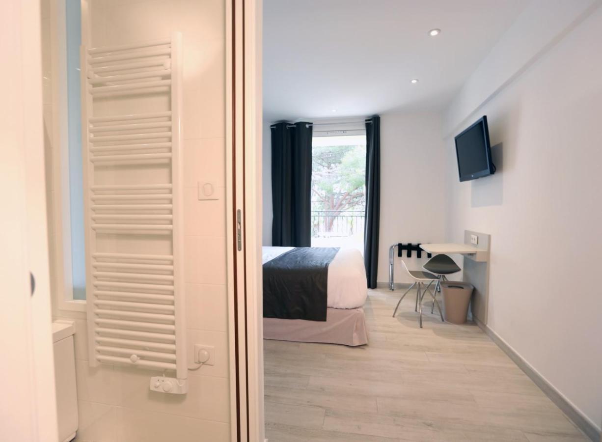 Hotel De La Plage - Hdlp Bormes-les-Mimosas Exterior photo
